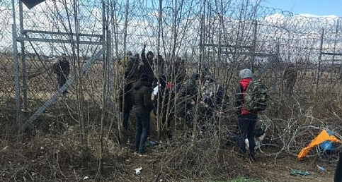 Mültecilerin Yunanistan'a Geçmeye Çalıştığı Anlar